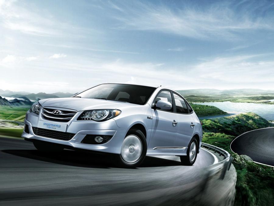 Hyundai Avante Hybrid LPI 2009 года  (фото 3 из 8)